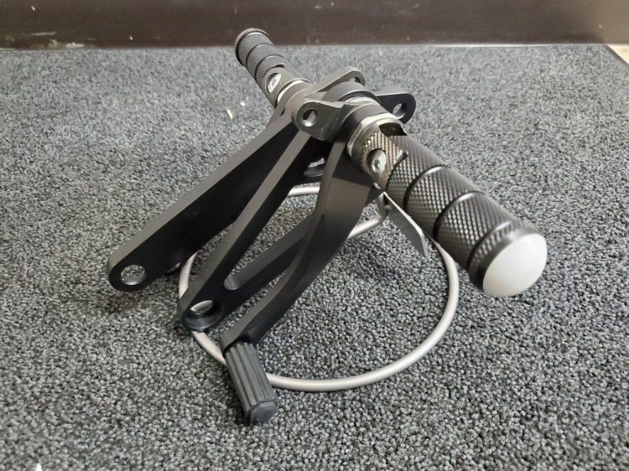 【新品・店頭展示品】カワサキ　エストレヤ　バックステップ　コワース　COERCE