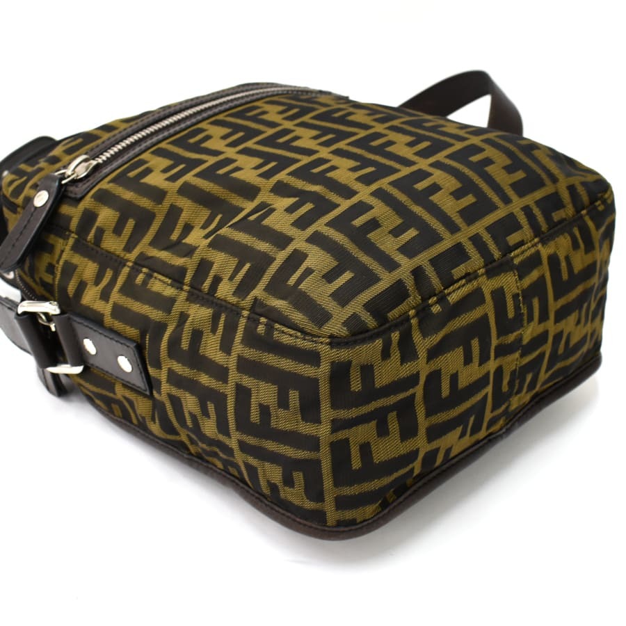 1円 ◇極美品 FENDI フェンディ ショルダーバッグ クロスボディ ズッカ 