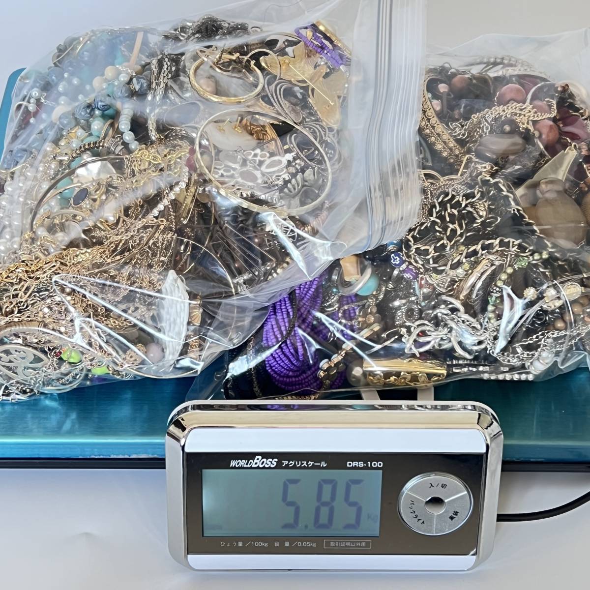 大量　ジャンク　アクセサリー まとめ売り 総重量5.7kg イミテーション 大量セット 5kg以上イミテーションアクセサリー まとめ売り 美品