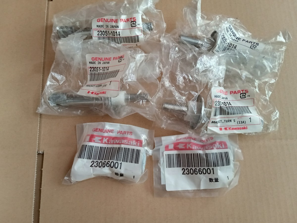 0 [カワサキ] Z400FX純正片側ウインカーステー Z400E z400fx 