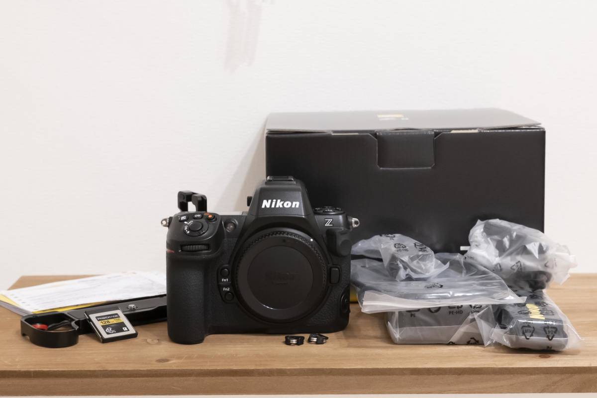 ☆美品 Nikon Z8 + CFexpress TypeB 128GB + SmallRig L型マウント