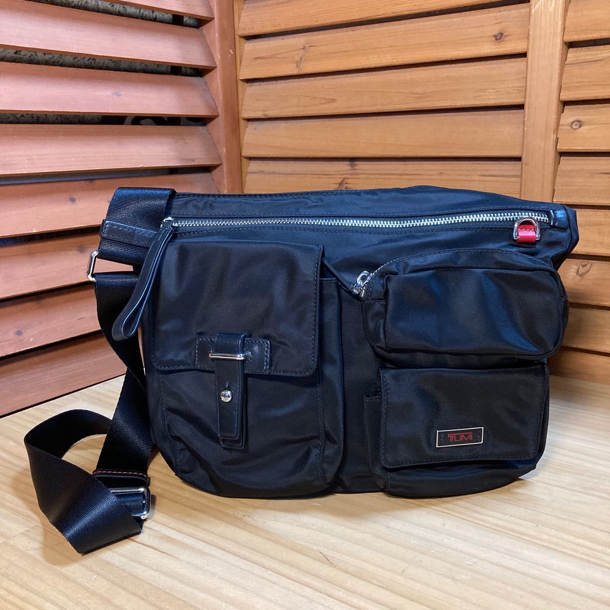 Y送料無料△724未使用に近い【TUMI トゥミ 】ショルダーバッグ 