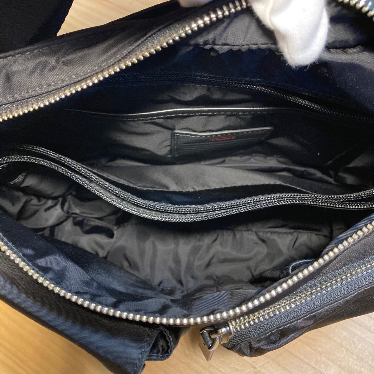 Y送料無料△724未使用に近い【TUMI トゥミ 】ショルダーバッグ 