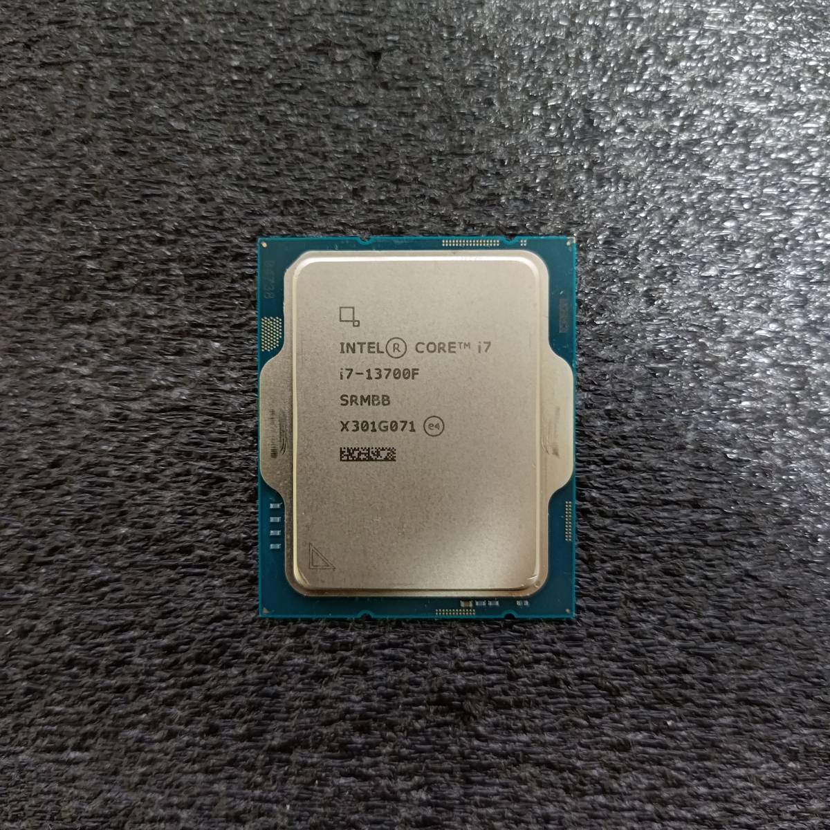 送料無料 Intel Core i7 13700F LGA1700 動作確認済 8