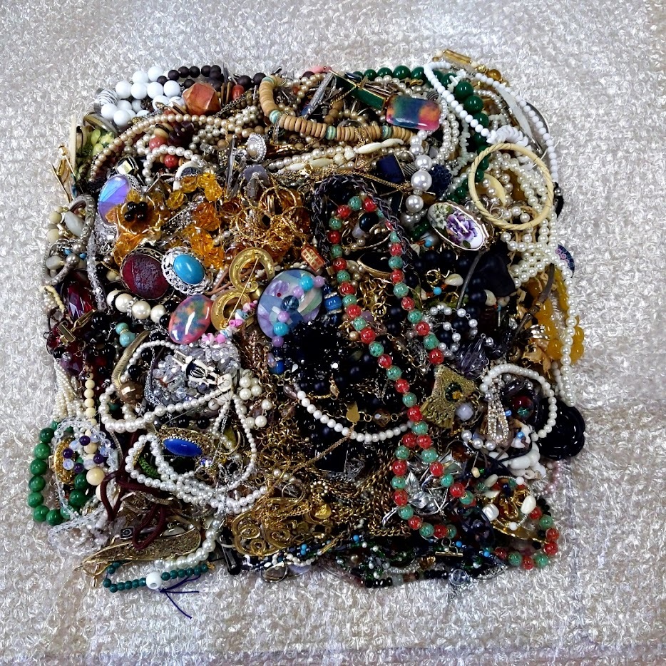 S112(10000)‐428 アクセサリー大量まとめ 約10㎏ イミテーション
