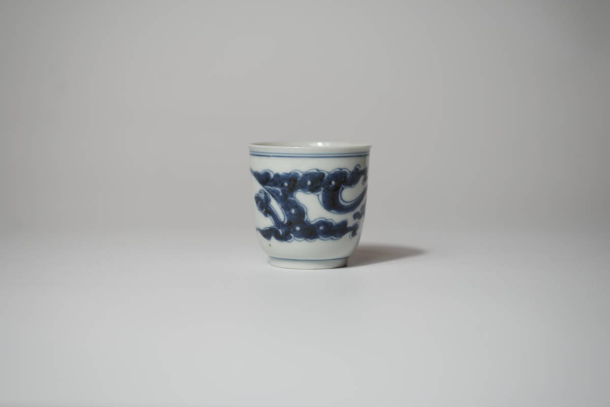 青い絵柄の白磁茶碗有田焼古伊万里染付 猪口 青い絵柄の白磁茶碗有田焼古伊万里染付 猪口 青い絵柄の白磁茶碗有田焼