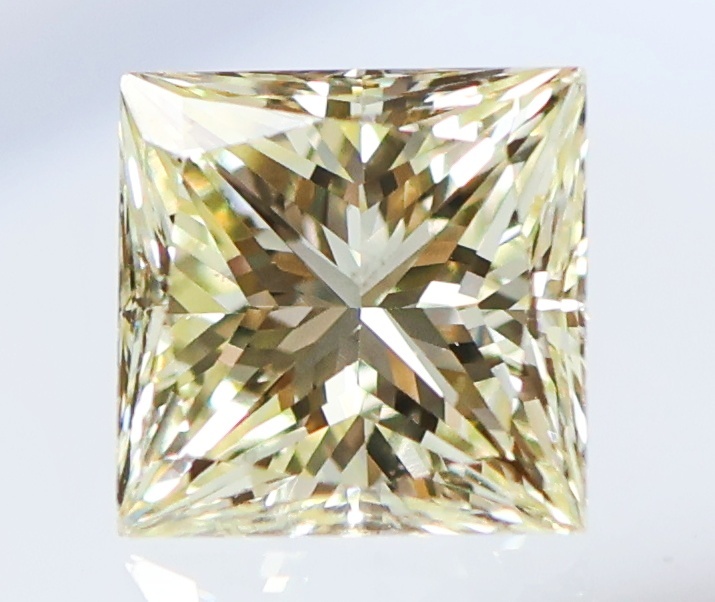 ○ 【ロイヤル級 】特大ダイヤモンド原石 8.526ct 淡黄色 透明石