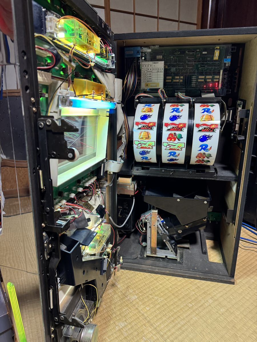 パチスロ オーバーロード 実機　不要機付　自宅まで配送可 パチスロ オーバーロード 実機 コイン不要機付 自宅まで配送可 Amazon