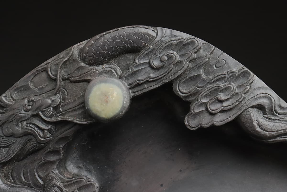 EO837 中国書道具 雲龍彫文 端渓硯 石眼 縦21cm 重1.1kg 硯入付・帶眼