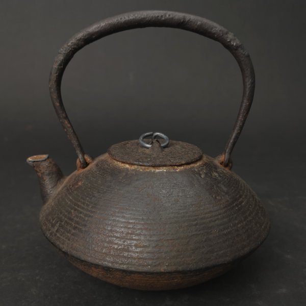 騰立】佐藤清光作 唐銅蓋 松紋 鉄瓶 煎茶道具□414568