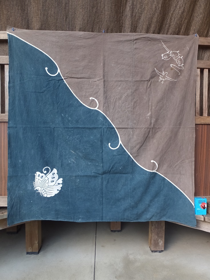 緑茶染め分け中厚木綿筒描揚羽蝶鶴亀文風呂敷古布・2幅繋ぎ・113×110㌢・リメイク材