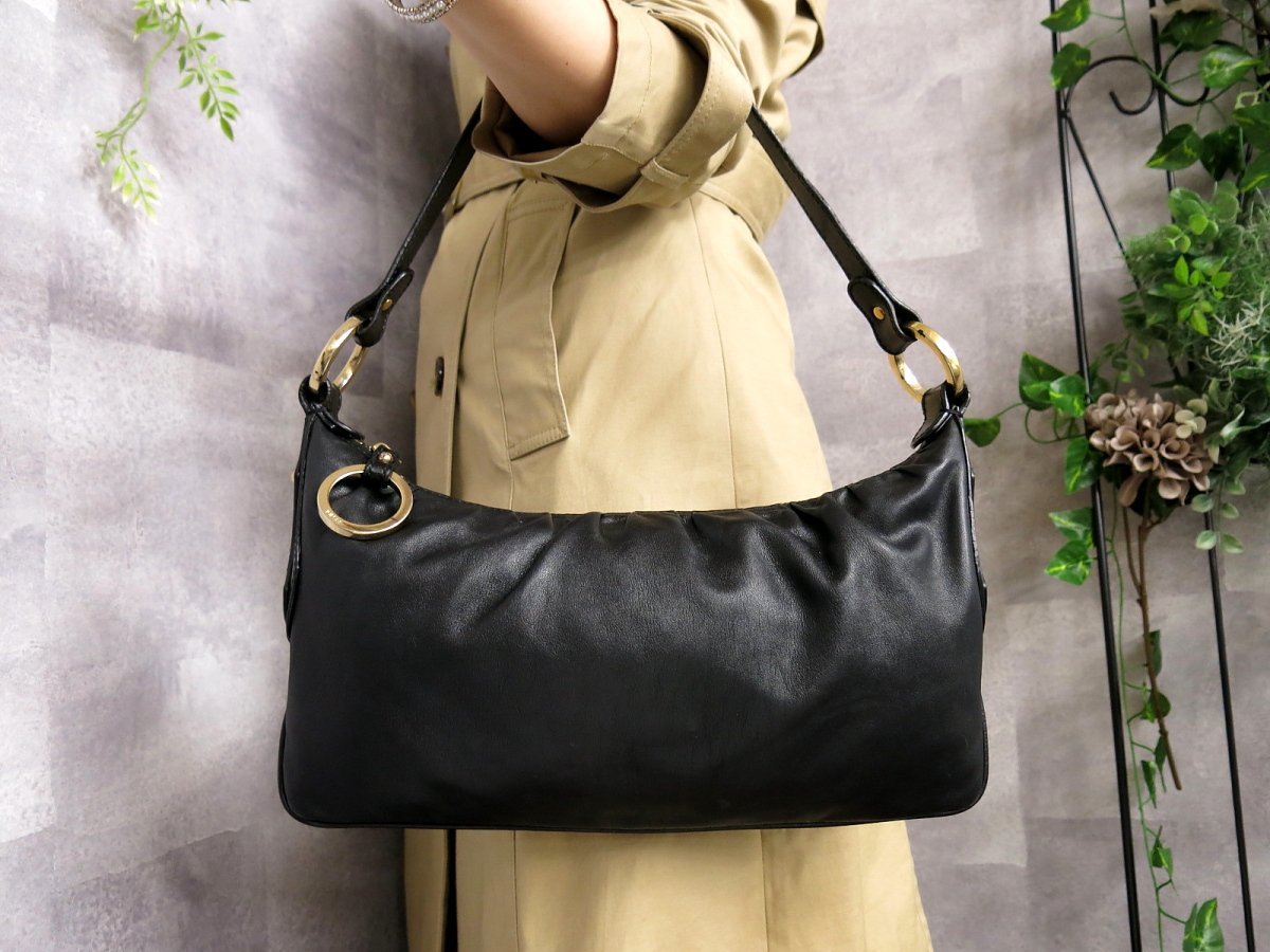 1〜 FENDI 美品 ラウンドファスナー レザー 財布 長財布 イエロー 