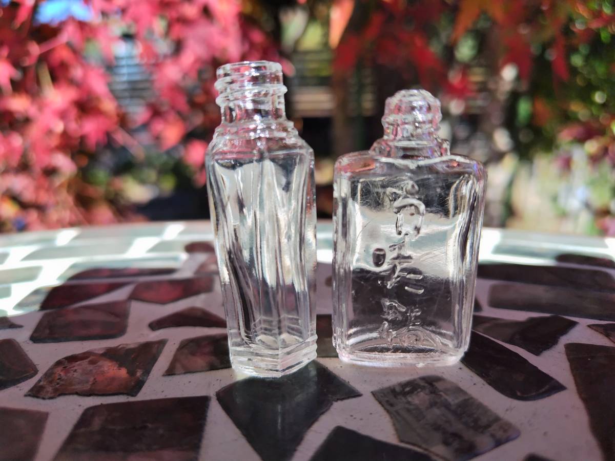 レトロガラス瓶 化粧品の瓶の見本の瓶 試供品 見本 気泡 ホツ うた椿 6 