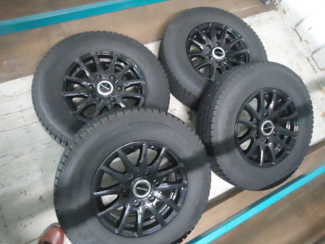 2 ハイエースバン　BISON　15インチ　6穴　BS　195/80R15　107/105LT　4本セット