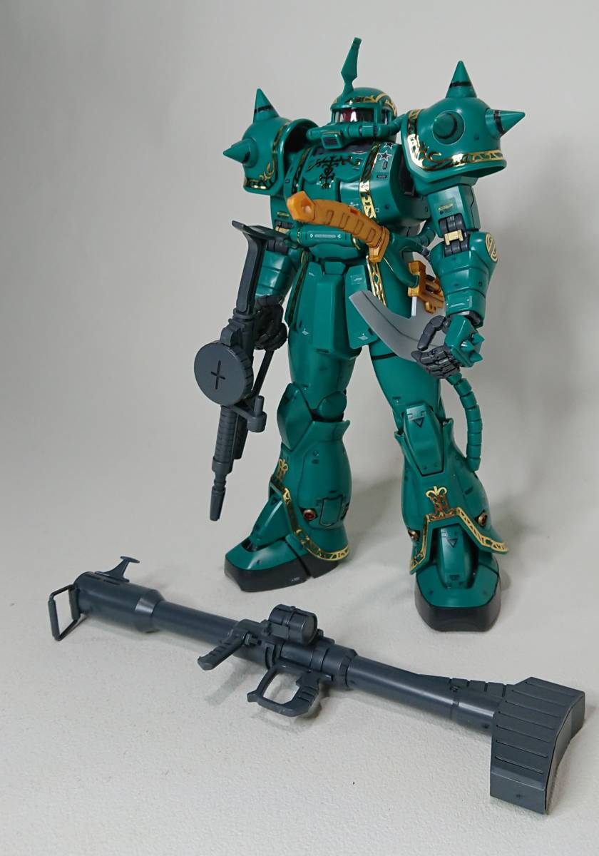 MG　1/100　MS-06F ドズル・ザビ専用ザクII　素組、墨入　完成品　