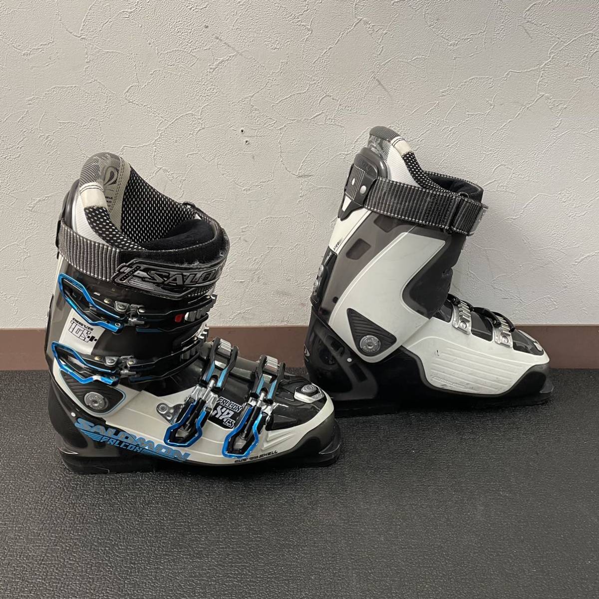 美品 SALOMON FALCON XT スキーブーツ サイズ26cm 美品》スキーブーツ