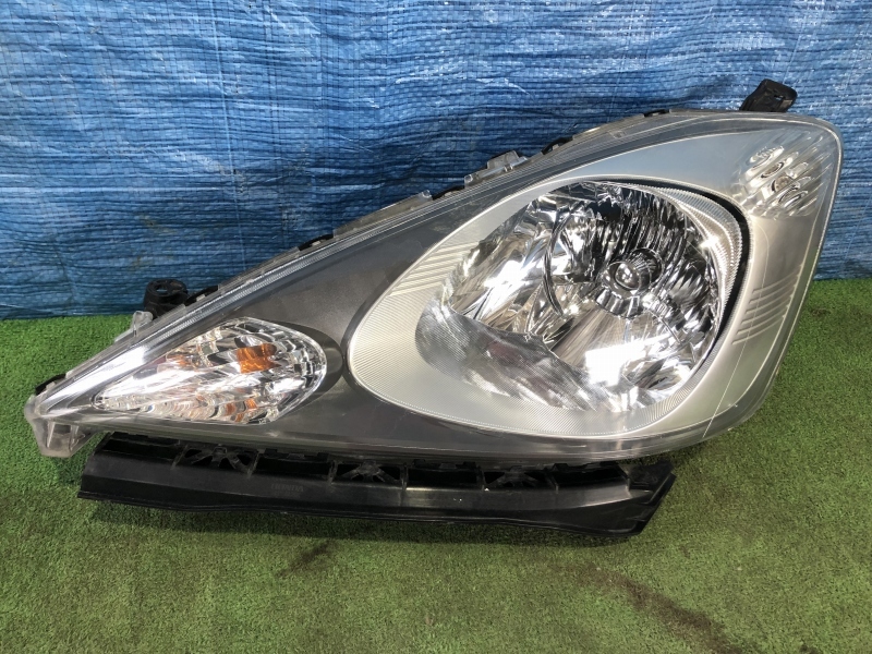 プリウスα プリウスアルファ ZVW41W 純正左テールランプ テールライト