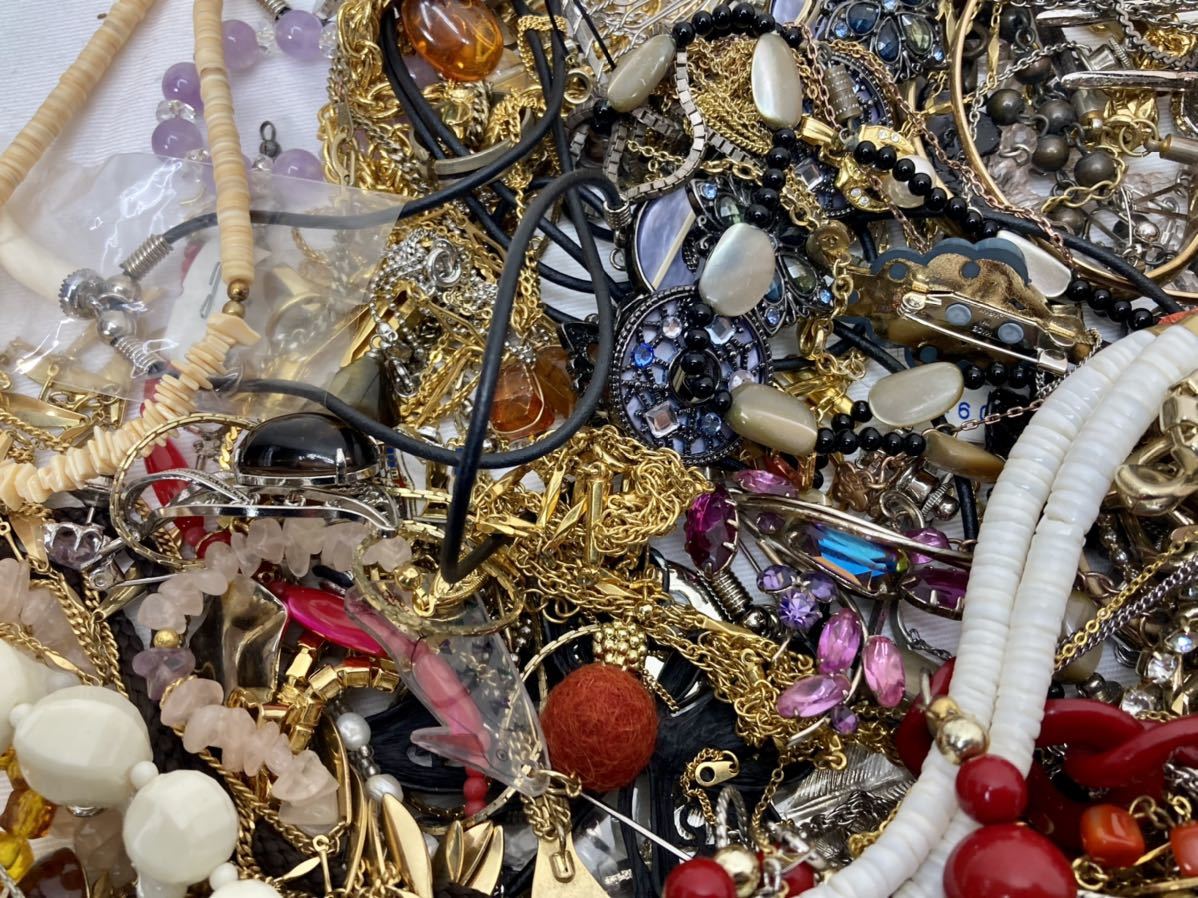 1円〜 アクセサリー まとめ 総重量約2.6kg ネックレス/ブローチ