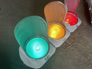 信号機 本物のYahoo!オークション(旧ヤフオク!)の相場・価格を見る