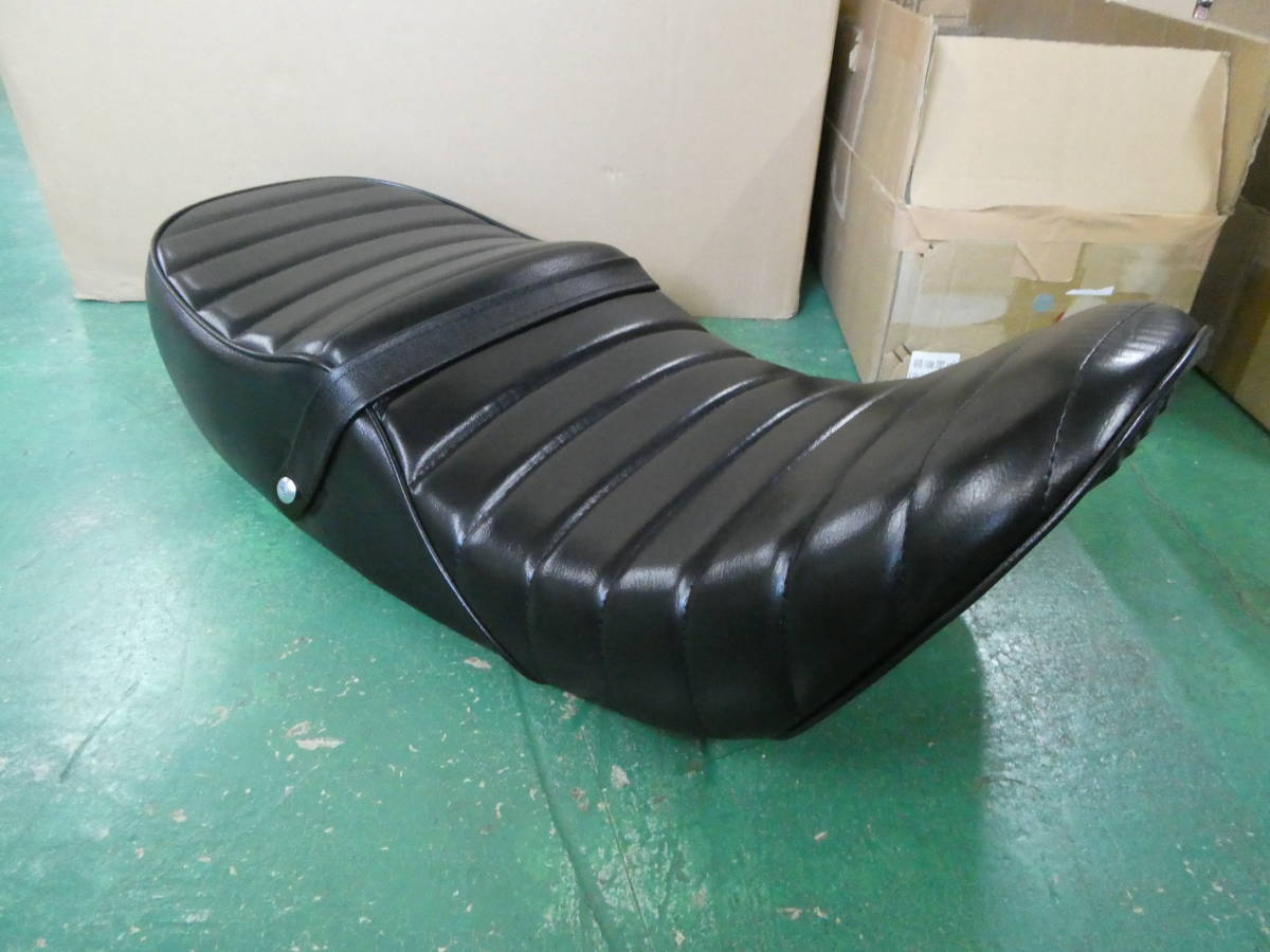 マツ(１２２)　ＧＰＺ４００Ｆ　タックロールシート　黒皮 / ZX400A-C あんこ抜き 完成品　段シート 変形 タンデム 金具 旧車