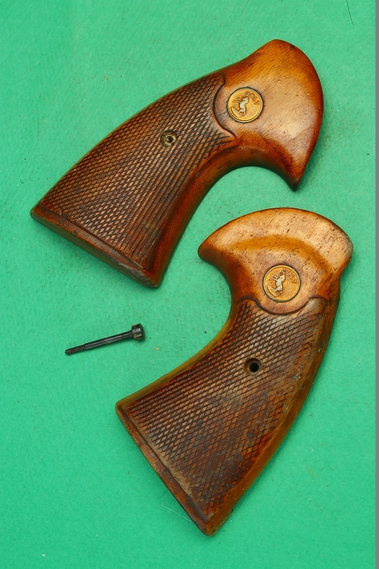 COLT] 3rd 純正コルトパイソン用ターゲットグリップ 実物 ターゲット