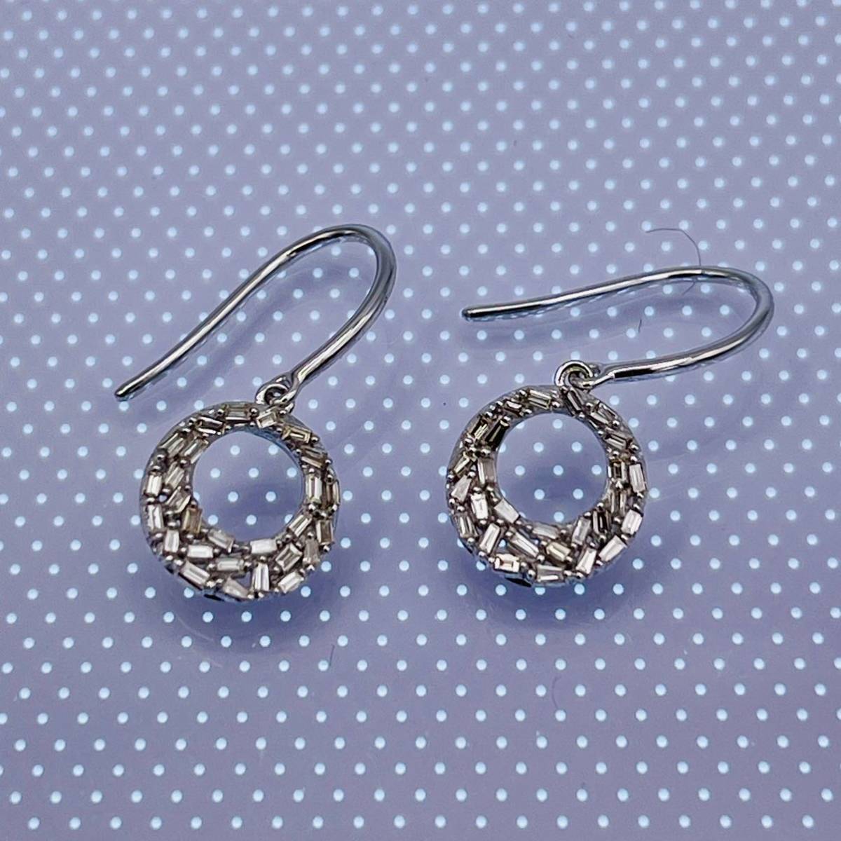 k18WG 計0.3ct ダイヤモンド ピアス 片耳0.15ct バケットダイヤ 18金