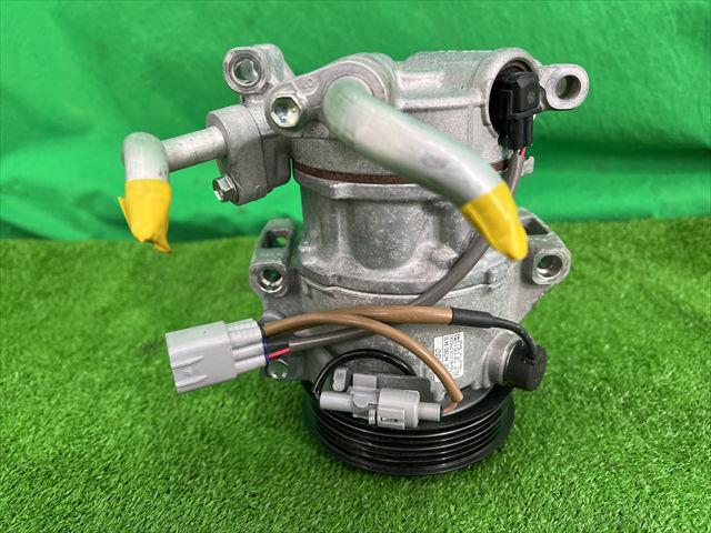 ヴィッツ DBA-KSP130 エアコンコンプレッサー 88320-52450 20236779