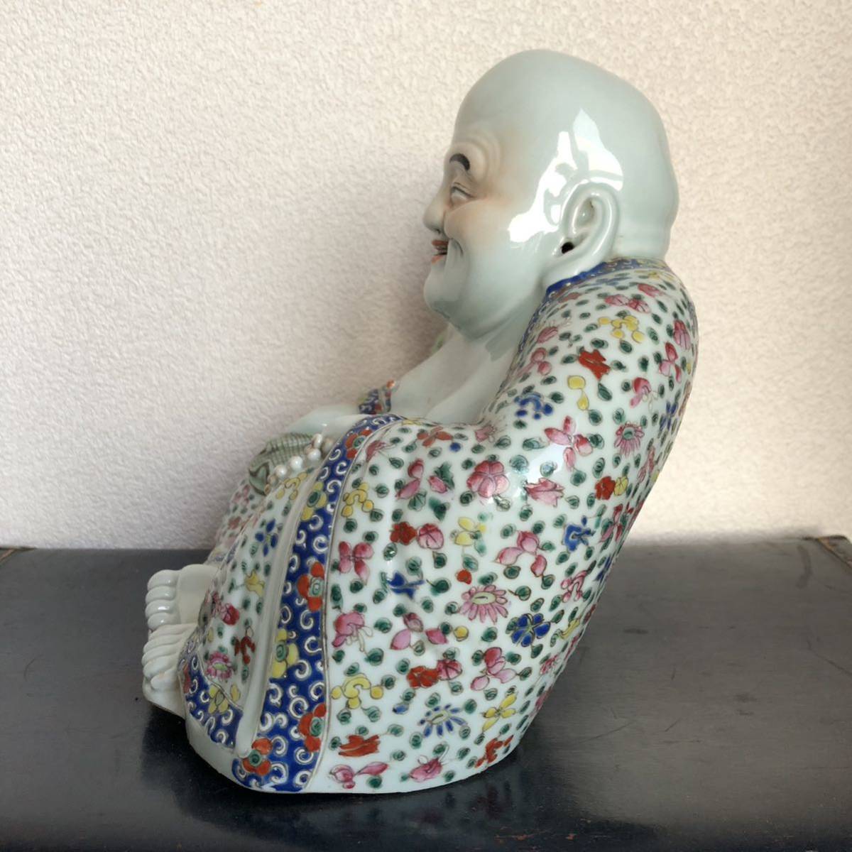 1円 スタート 希少 陶器製 布袋像 魏洪泰造 色絵 草花図 中国 古玩