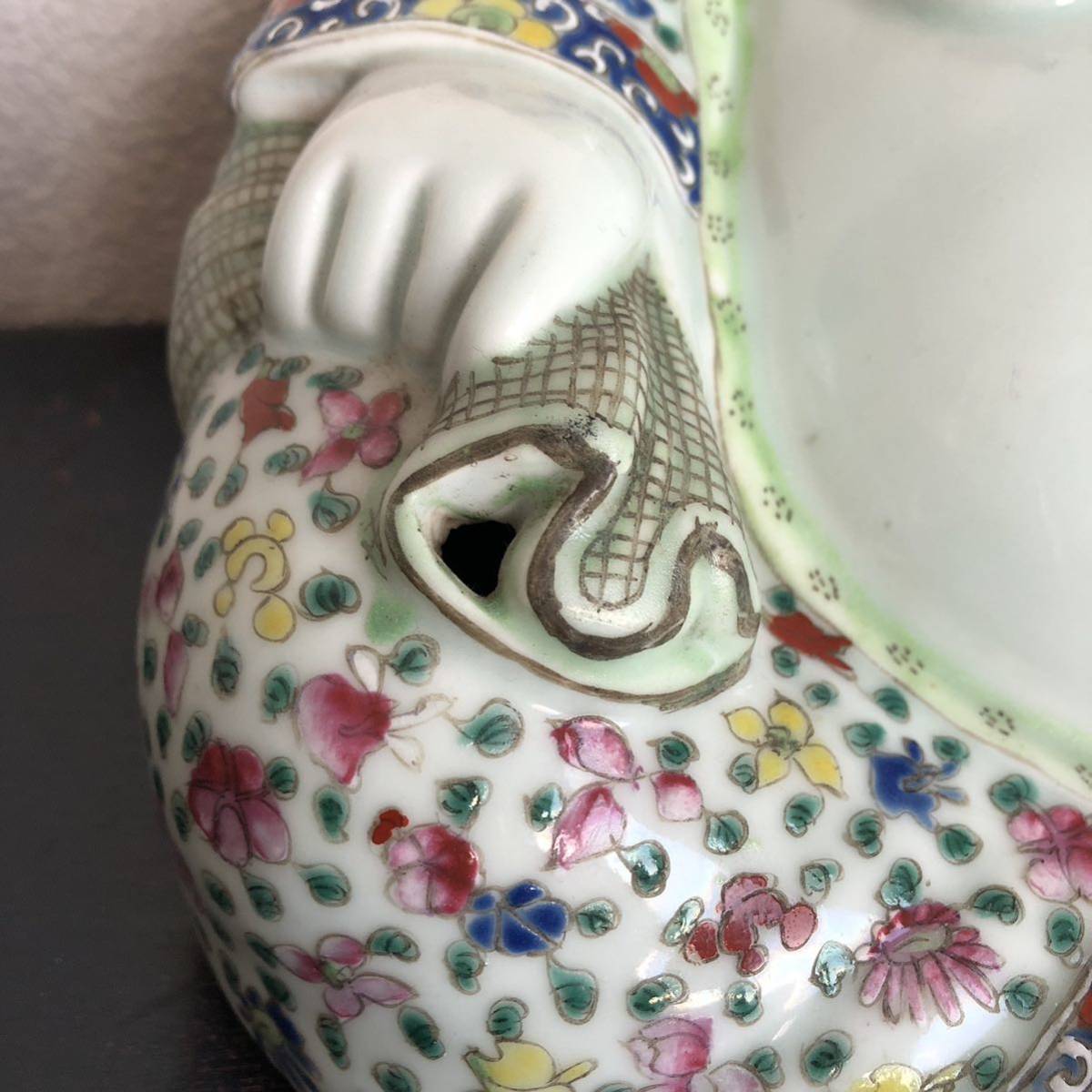 1円 スタート 希少 陶器製 布袋像 魏洪泰造 色絵 草花図 中国 古玩