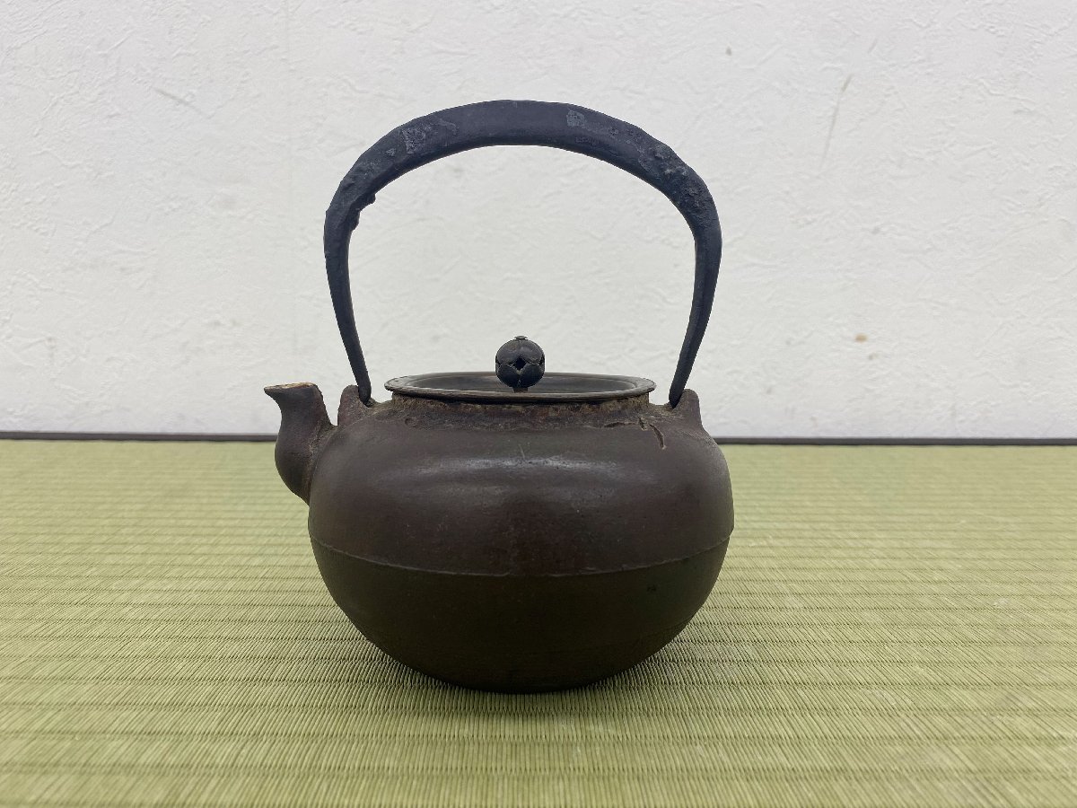 名人 大國寿郎 大国 陰刻 笹彫 鉄瓶 丸型 湯沸 薬缶 水次 水注 水漏れ