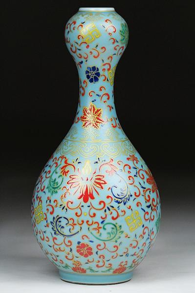 故宮保管委員会 清代雍正年 青釉纏枝紋 蒜頭瓶 27.5cm M1231