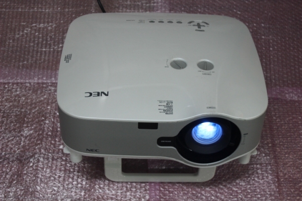 ♪NEC 液晶プロジェクターNP2000 ジャンク品通電OK♪9/7.25