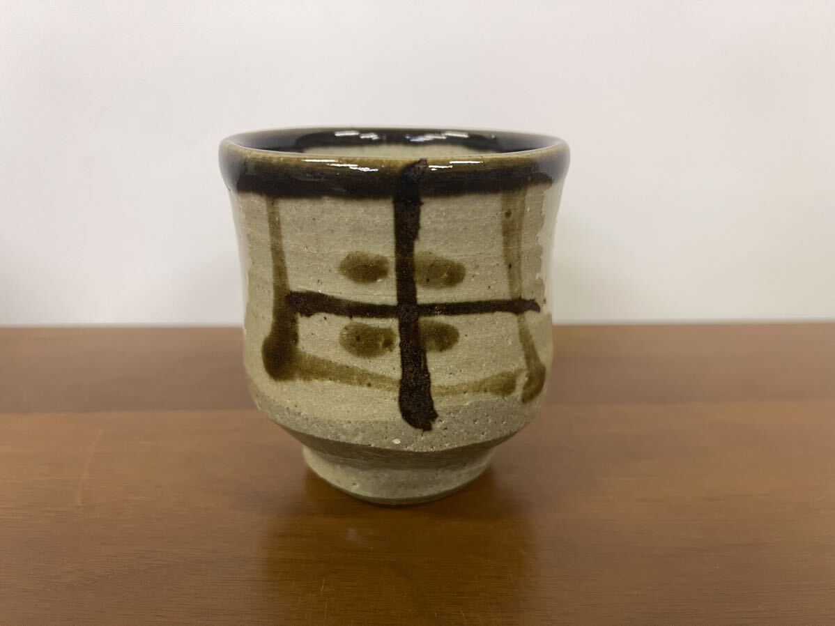 美品】 益子焼 人間国宝 濱田庄司作 地釉鉄絵十字掛紋湯呑 茶器 湯呑み