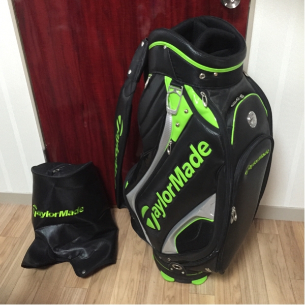 テーラーメイド・レアカラー・エナメル×合成皮革キャディバッグ