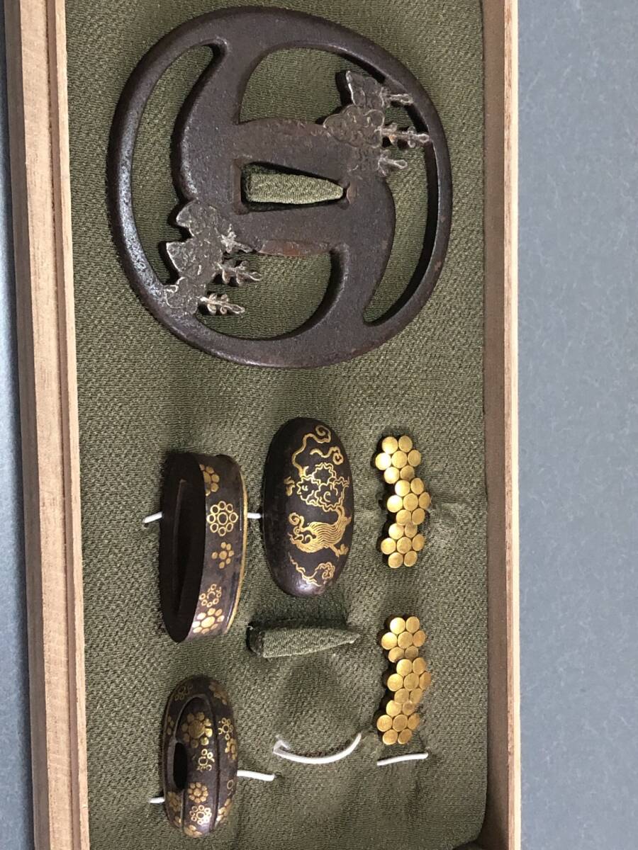 肥後拵え肥後鍔金象嵌色絵縁頭コジリ目貫6点セット!旧家蔵出し品】桐