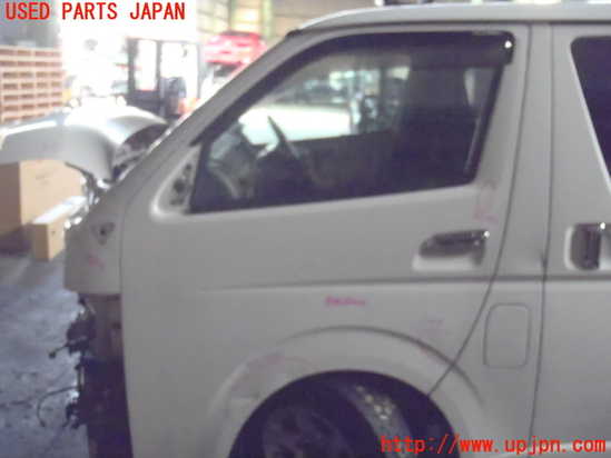 2UPJ-14551260]ハイエース200(KDH200V)左前ドア 中古