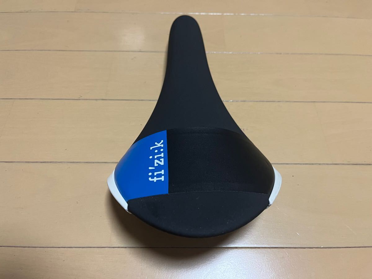 Fizik(フィジーク) ALIANTE(アリアンテ) R3 k:iumレール ブルー/ブラック リアベゼルホワイト_1