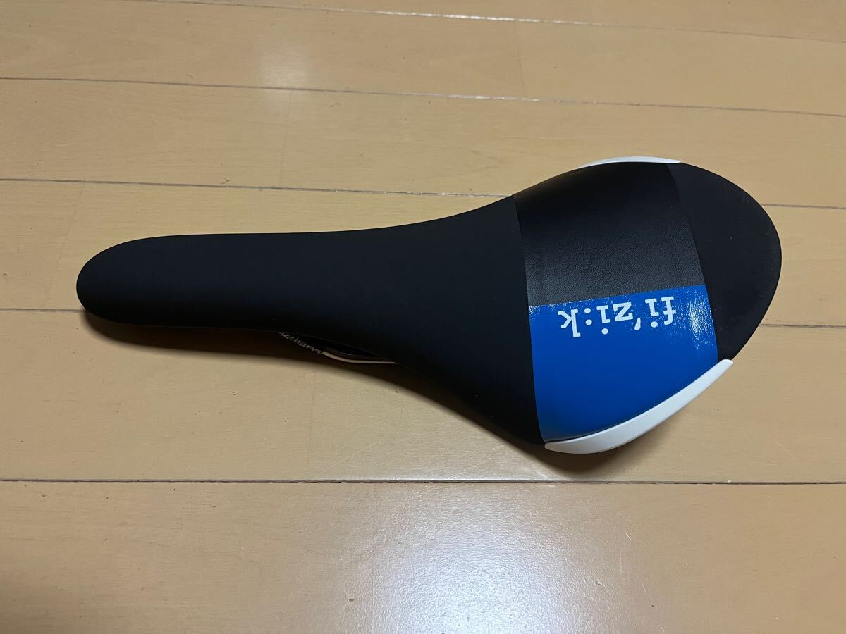 Fizik(フィジーク) ALIANTE(アリアンテ) R3 k:iumレール ブルー/ブラック リアベゼルホワイト_4