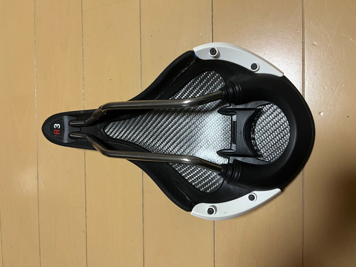 Fizik(フィジーク) ALIANTE(アリアンテ) R3 k:iumレール ブルー/ブラック リアベゼルホワイト_9