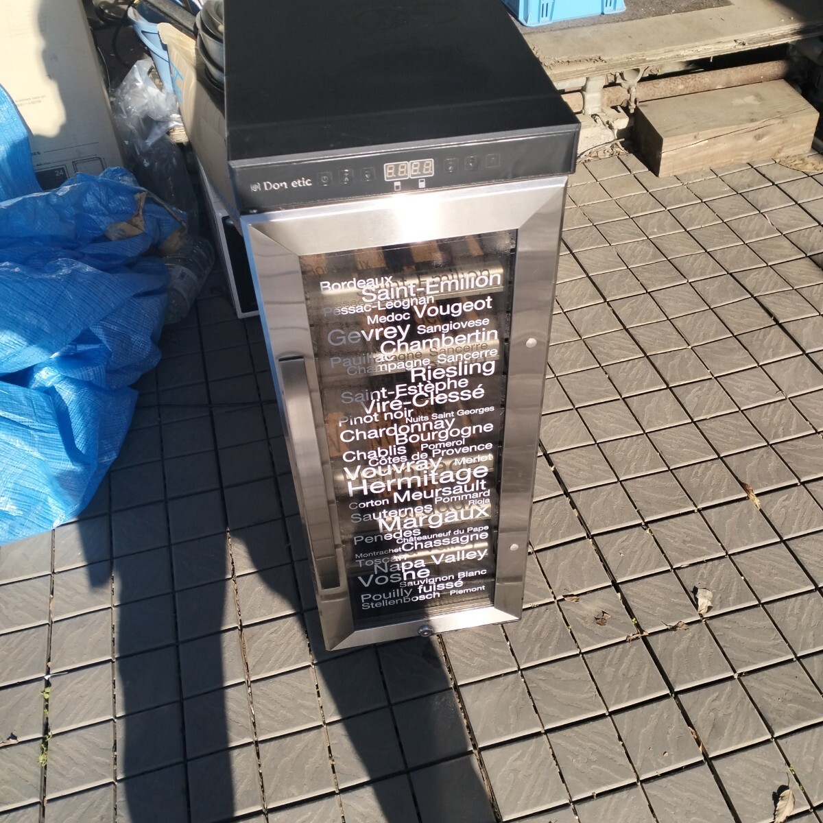 直接引渡し商品】DOMETIC ワインセラー D15 庫内容量：57L 上下段別