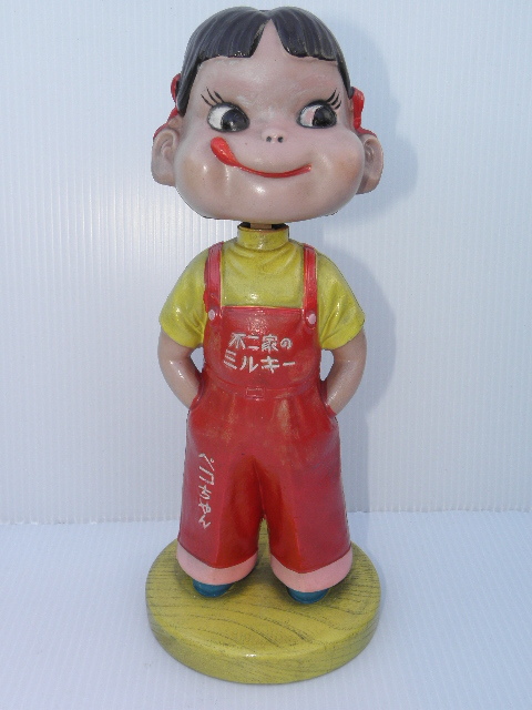 84 不二家 ペコちゃん 首振り セルロイド 人形 黄色 木製台 / 昭和レトロ 企業物 当時物 _1