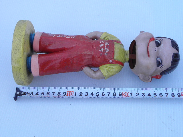 84 不二家 ペコちゃん 首振り セルロイド 人形 黄色 木製台 / 昭和レトロ 企業物 当時物 _10