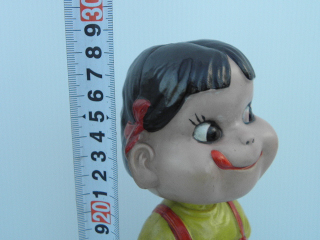 84 不二家 ペコちゃん 首振り セルロイド 人形 黄色 木製台 / 昭和レトロ 企業物 当時物 _6