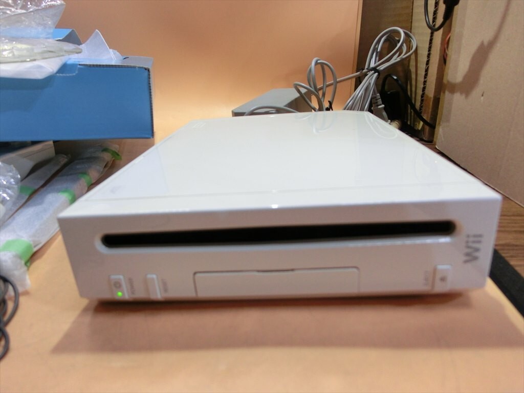 HW18-34】【140サイズ】任天堂 Wii 本体＋WiiFit＋ゲームソフト＋周辺