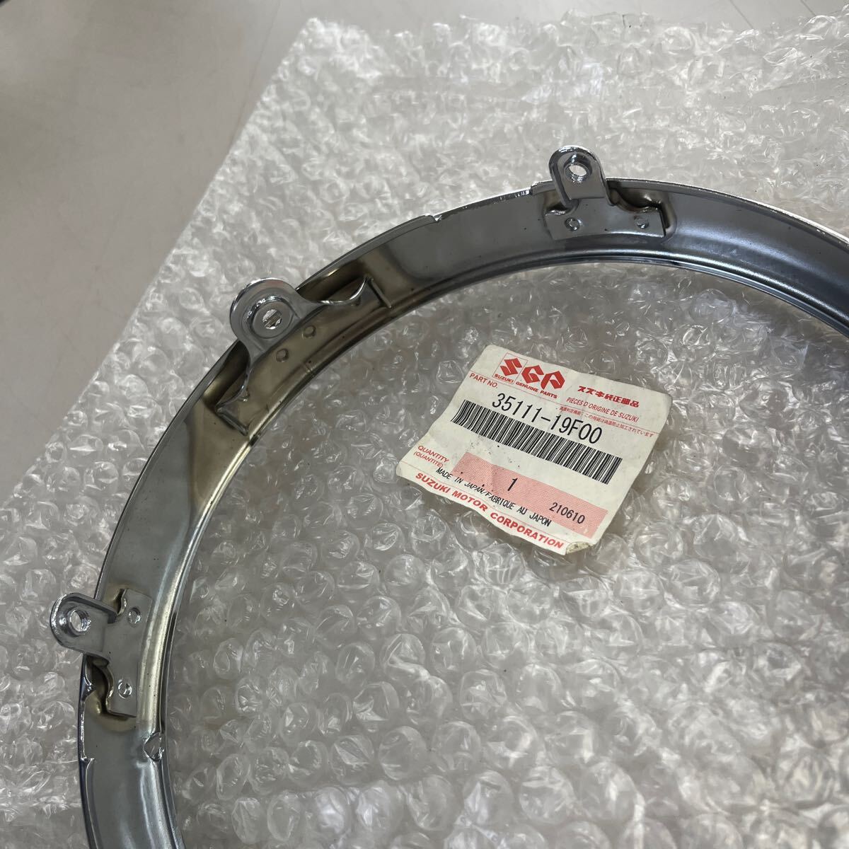 スズキ純正新品ヘッドライトリム35111-19F00 インパルス バンディット