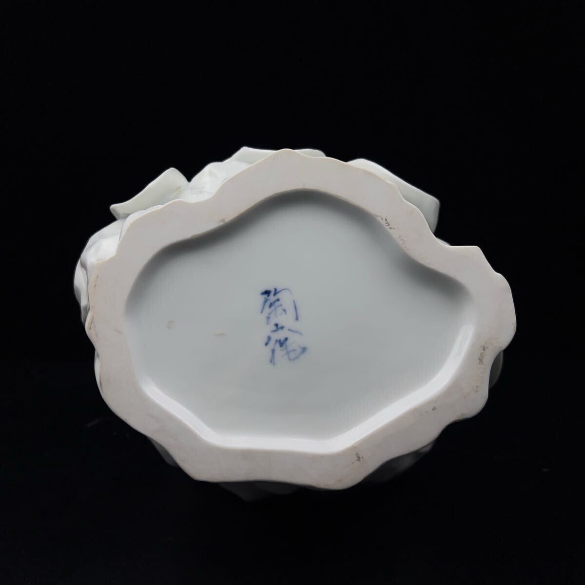 旧家蔵出品 有田焼 名品 樋渡陶六 白磁岩産観音像 共箱 保証品 状態
