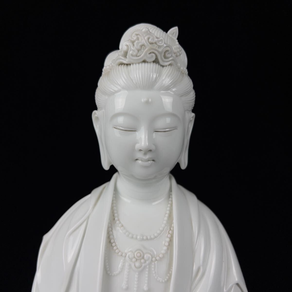 【期間特別価格】日本の名窯　重要無形文化財　有田肥蝶山　樋渡陶六作　薬師菩薩像 旧家蔵出品 有田焼 名品 樋渡陶六 白磁岩産観音像 共箱 保証品 状態