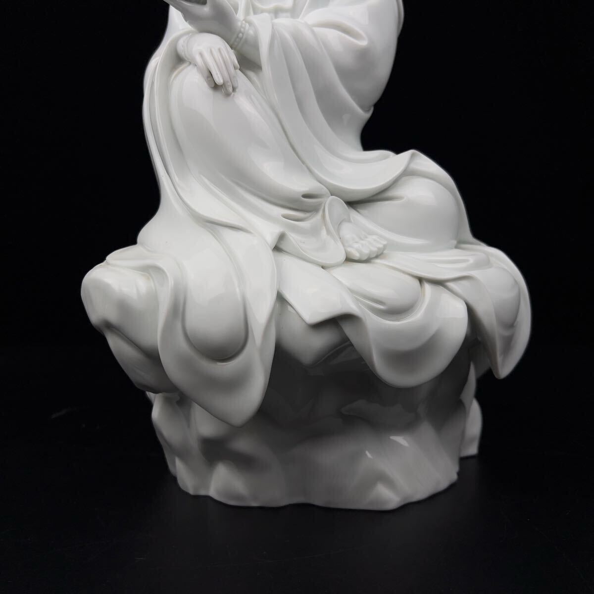 旧家蔵出品 有田焼 名品 樋渡陶六 白磁岩産観音像 共箱 保証品 状態