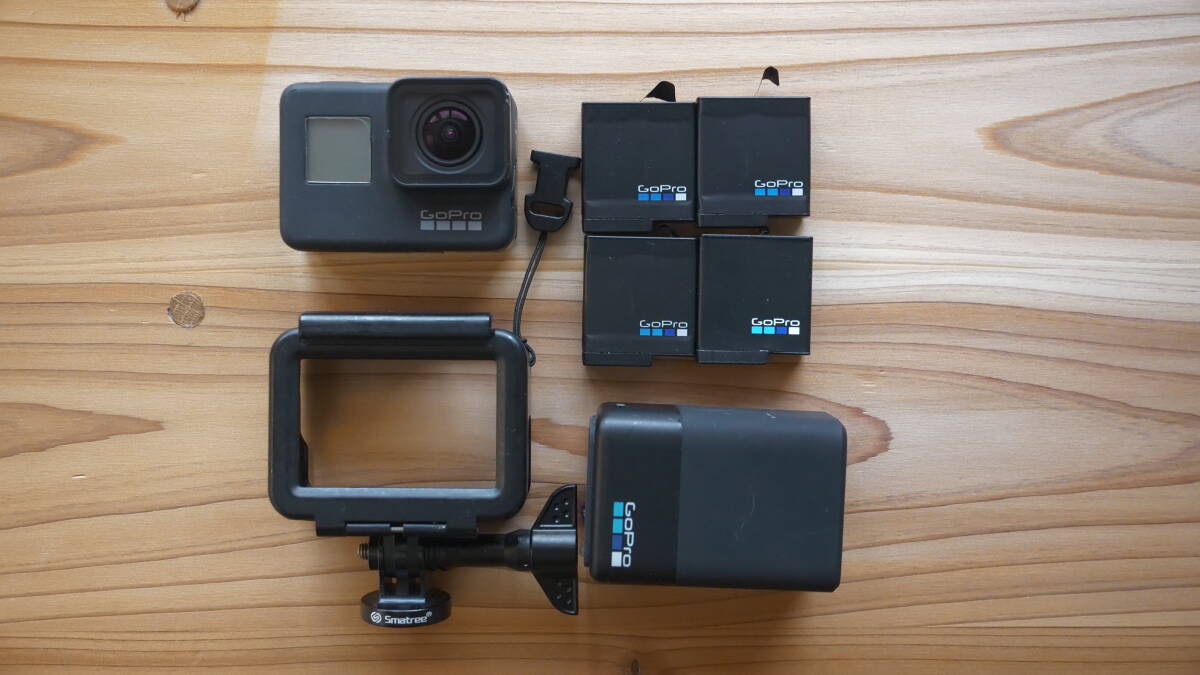 GoPro HERO7 Black・おまけ多数・バッテリー4本付き・チャージャー 