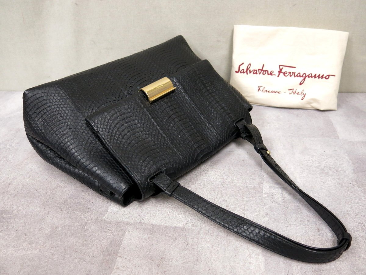 ○超美品○Salvatore Ferragamo フェラガモ○パイソン 型押し レザー 